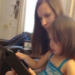 mom_daughter_ipad